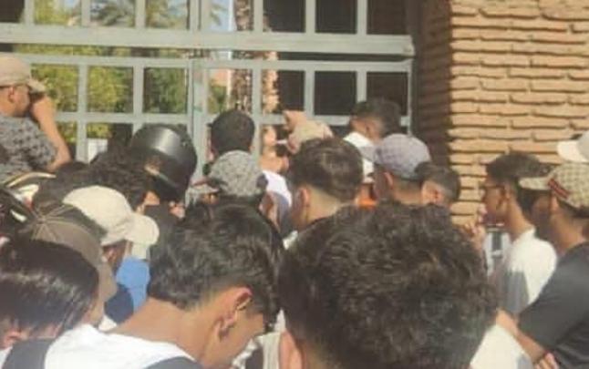 فوضى واحتقان أمام ملعب الحارثي بمراكش بسبب تأخر تسليم بطائق الاشتراك
