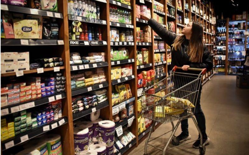Los argentinos compran cada vez más por promociones y abandonan los supermercados