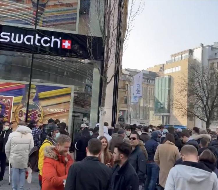 Swatch porta Samsung in tribunale. Il sospetto: "Copia i nostri  orologi"