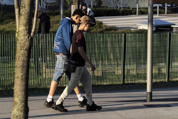 Chiede di lasciare in pace la figlia, 40enne malmenato dai maranza a Porto San Giorgio