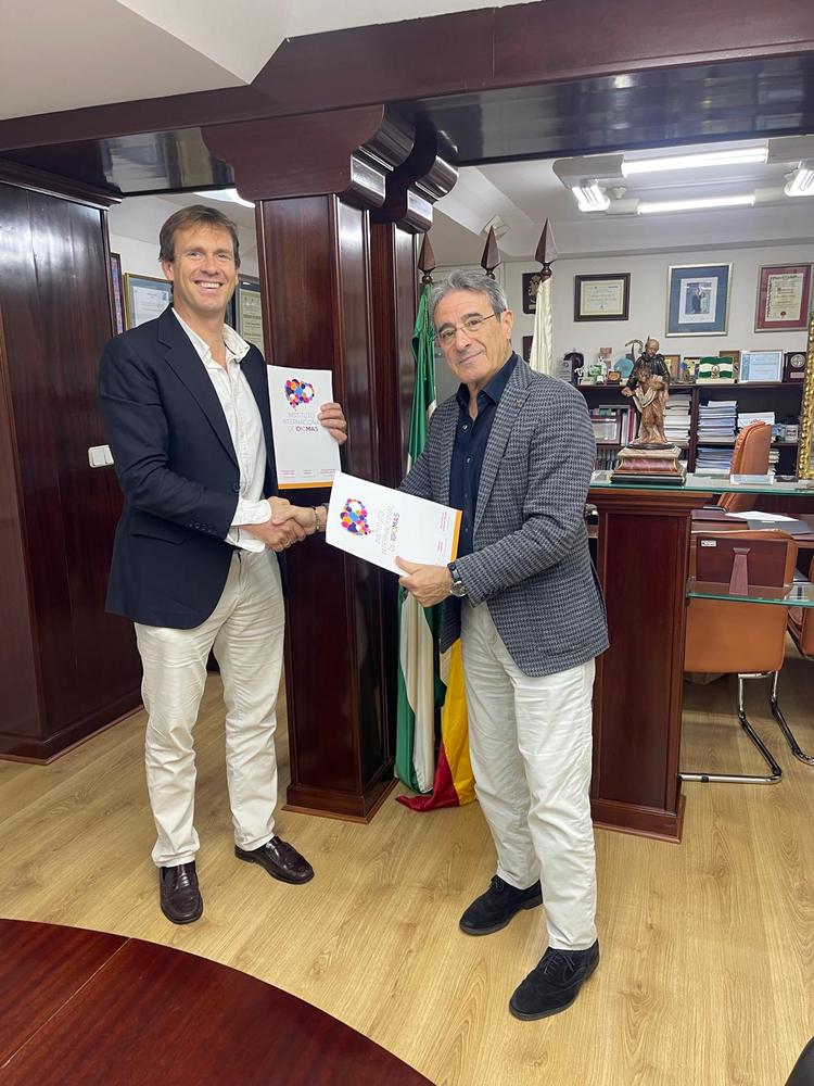 El Colegio de Enfermería de Cádiz firma un acuerdo de colaboración con el&nbsp;Instituto Internacional de Idiomas para impulsar la formación lingüística de sus colegiados