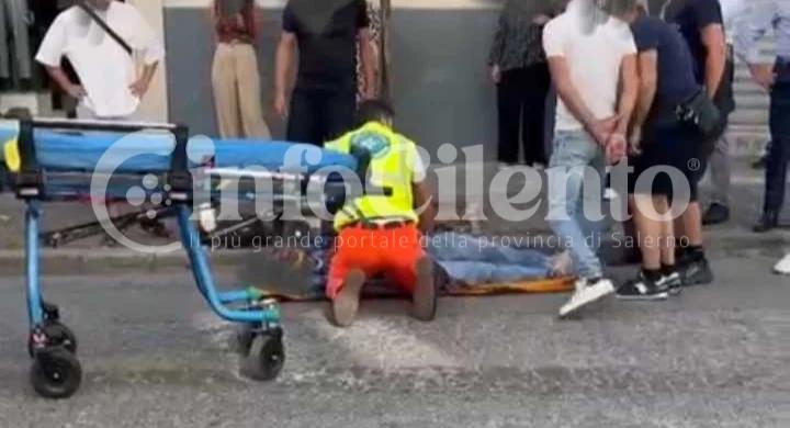 Paura in centro a Eboli: 45enne cade in via Matteotti e batte la testa, soccorso d’urgenza