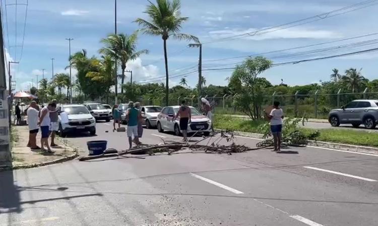 Moradores protestam por falta de água em Aracaju e Iguá Sergipe identifica sabotagem em registros
