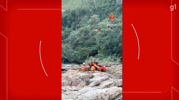 VÍDEO: Homem é resgatado após cair  em cachoeira na região de Sobradinho, no DF