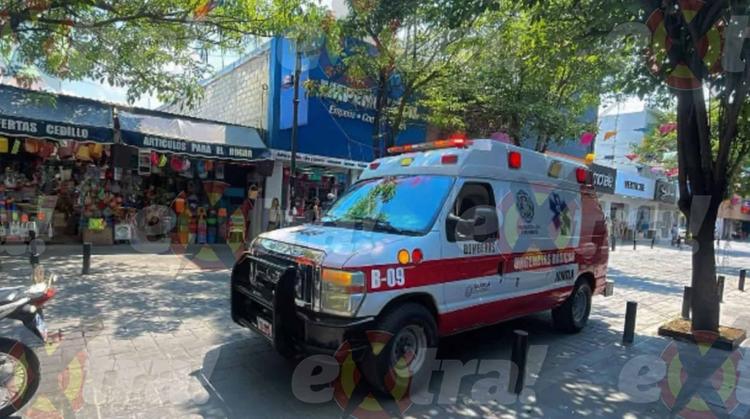 Motociclista sobrevive a fuerte impacto en el centro de Jojutla; responsable huye