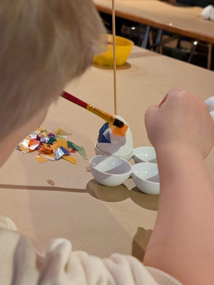 Wuseliges Treiben, lautes Lachen und selbstgemachte Osterbastelein