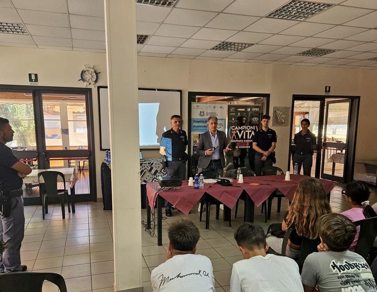 Cybersummer, a Policoro Lido la Polizia di Stato incontra 60 giovani sui temi della sicurezza
