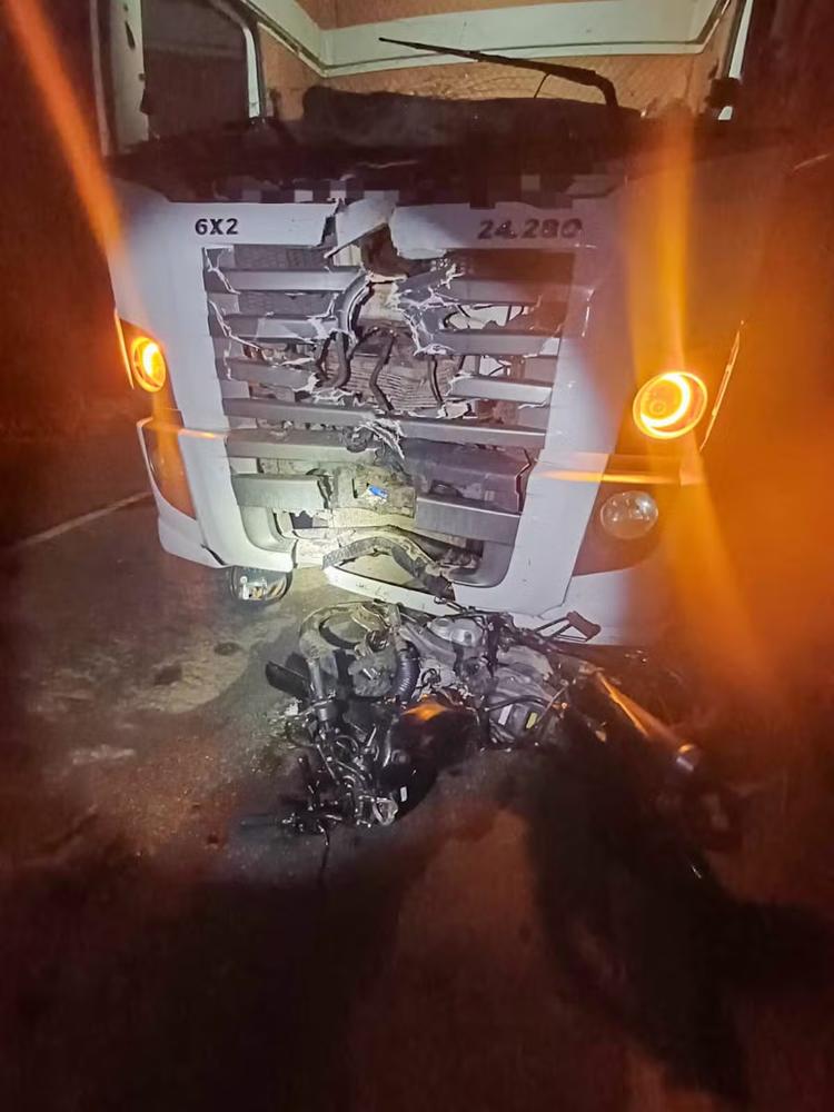 Homem morre em acidente entre moto e caminhão na BR-428, em Petrolina