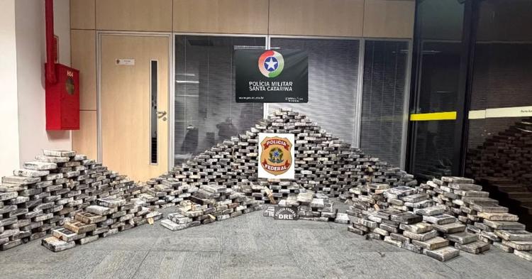 Golpe no tráfico: operação policial apreende cerca de 720 kg de cocaína em imóvel de Itajaí&nbsp;
