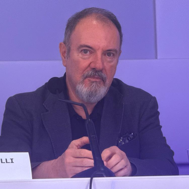 Lucarelli torna con Blu Notte: "Io narratore puro"