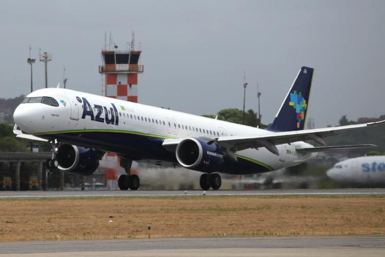 Azul abre processo seletivo com 220 vagas para pilotos e copilotos
