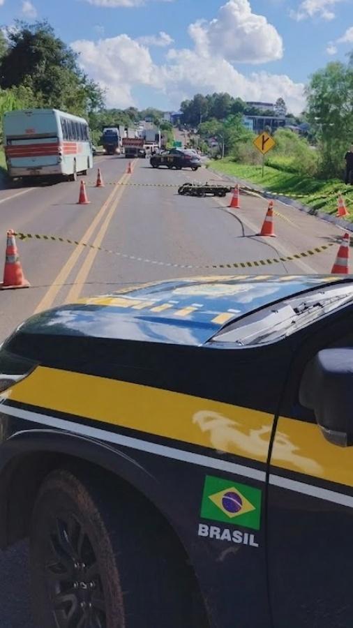 Menor de idade morre após colisão com moto na BR 153, em Erechim