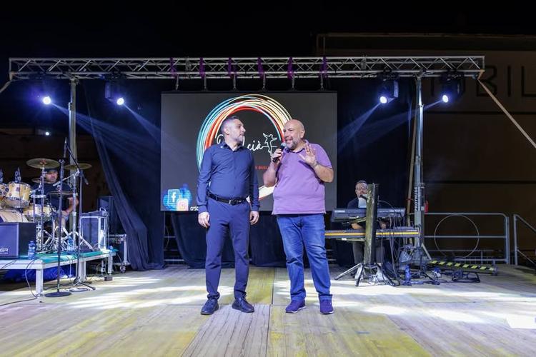 🎶 La XVII Festa dell'Agricoltura, dell'Artigianato e dell'Alcantara ha vissuto ieri un'altra serata all'insegna della v...