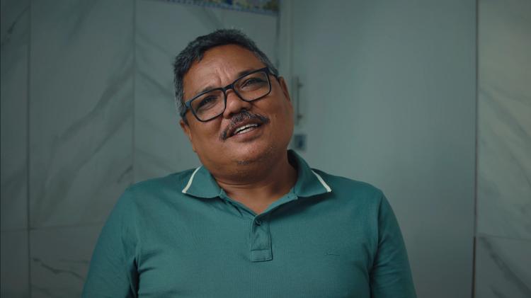 Homem lê a Bíblia para provar que cristã estava errada e se torna pastor: “Me rendi a Deus”