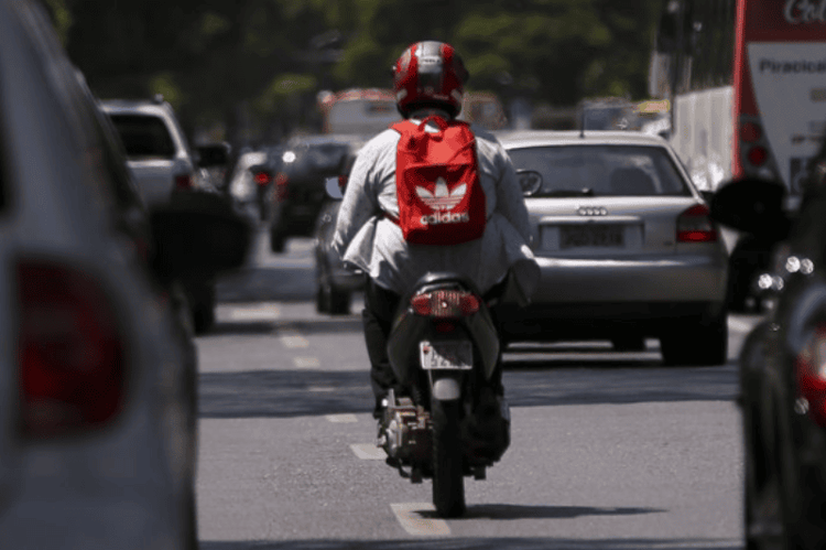 Motociclista fica ferido após acidente na Ligação Lobato-Pirajá