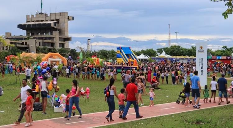 Festa de aniversário de Sorocaba reúne milhares de pessoas no Paço Municipal com mais de 12 horas de programação