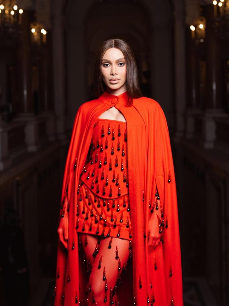 Anitta volta a Paris para seu terceiro desfile consecutivo pelo Le Défilé