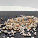 Piedras pequeñas multicolor redondeadas para resina y acuarios