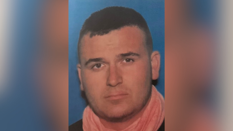 Man accused of shooting at Smith County deputies found dead in horse trailer