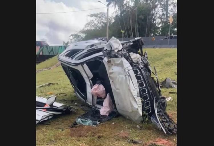 Duas pessoas morrem após carro capotar na Rua da Marinha, em Belém