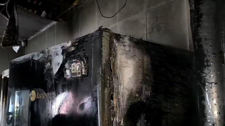 VÍDEO: Freezer explode e provoca incêndio em churrascaria de Vitória