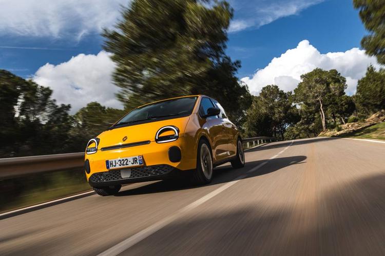 Renault Twingo E-Tech Electric: l’innovazione tecnologica che ridefinisce la city-car