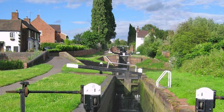 The Stourbridge Canal is one of the most popular landmarks in Birmingham, especially for relaxing outdoor activities like walking.