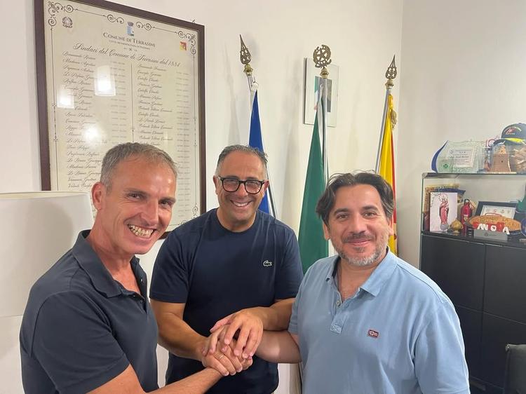 Una foto. Un messaggio chiaro. Abbiamo scattato questa foto ieri sera, al termine dei lavori del Consiglio Comunale, per...