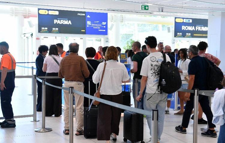 Debutta la tratta Reggio Calabria-Parma: un’altra novità per l’aeroporto