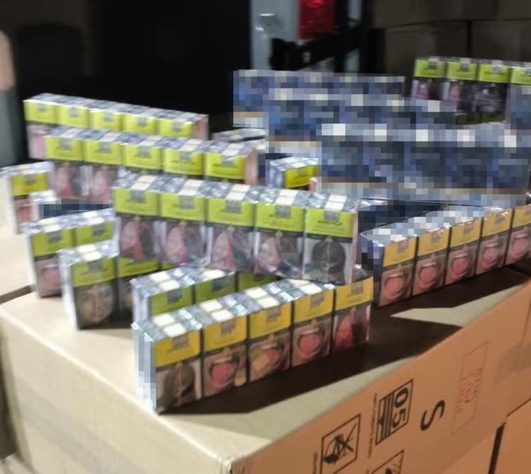 Mais de 85 mil maços de cigarros sem autorização sanitária são apreendidos em Piraí