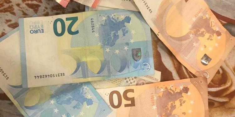 Mandano le figlie a fare la spesa con soldi falsi: denunciati genitori nel Palermitano