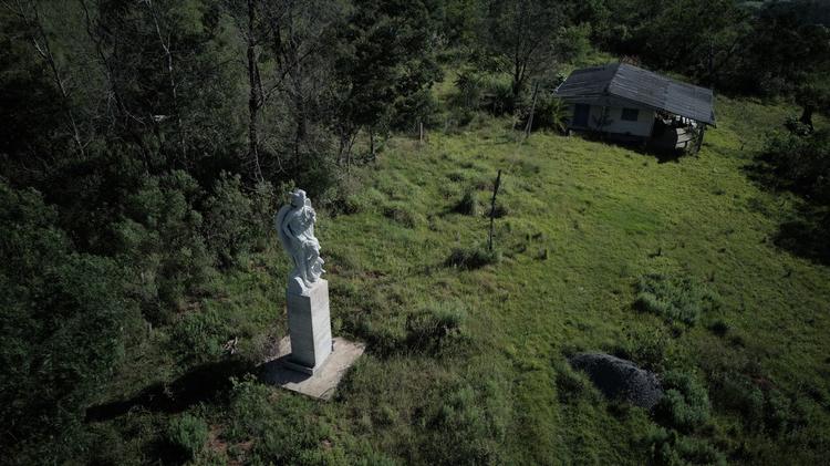 Estátua de Lúcifer de uma tonelada, interdição e disputa judicial: o que aconteceu com templo no RS dois anos depois
