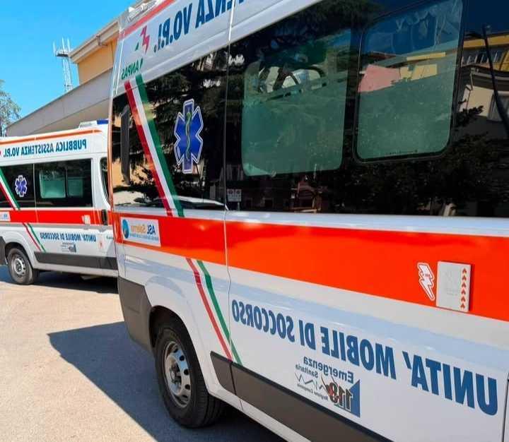 Malore in treno a Battipaglia: soccorsi due passeggeri, linea bloccata