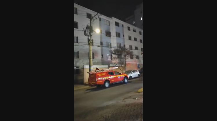 Incêndio provocado por cigarro atinge apartamento em BH; morador ficou ferido