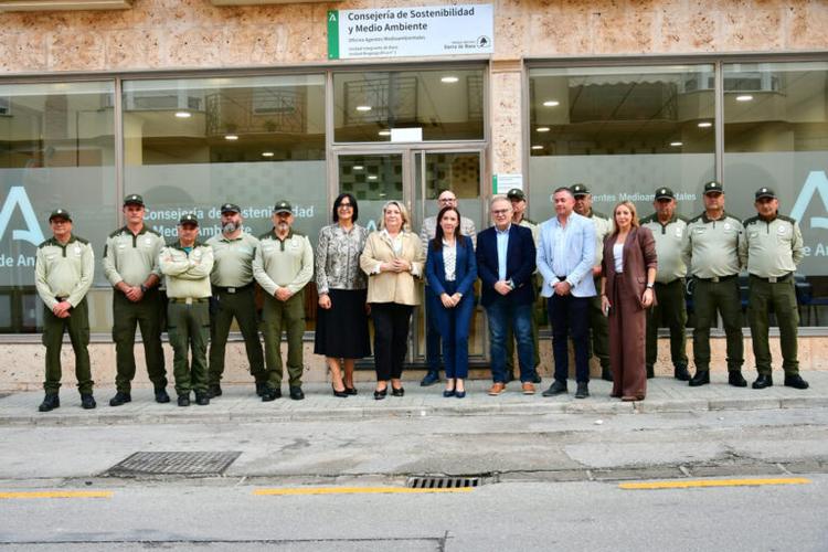 La consejera de Sostenibilidad y Medioambiente de la Junta visita en Baza las nuevas instalaciones de la  Unidad Biogeográfica número 1 de Granada