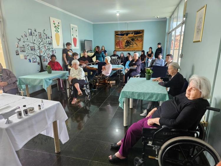 Encontro de Gerações na Casa de Repouso Nossa Senhora de Fátima