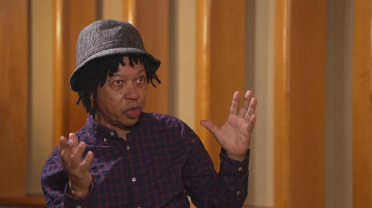 Djavan fala sobre criação, futebol, África, os 50 anos de carreira e o amor pela mãe: 'Me ensinou tudo'