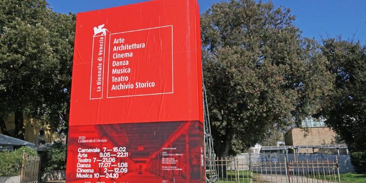 L'Ue non perdona la Biennale, stop a 2 milioni di finanziamenti: l'ira della Lega