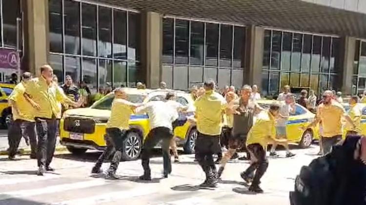 VÍDEO: taxistas trocam socos e chutes em confusão no Aeroporto do Galeão