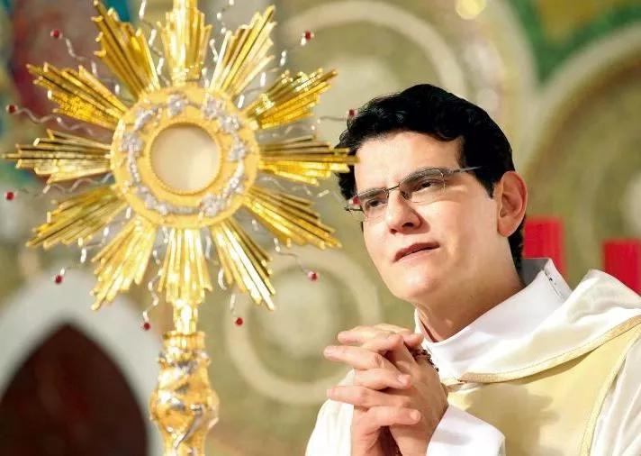 Padre Reginaldo Manzotti é confirmado em festival religioso em Salvador