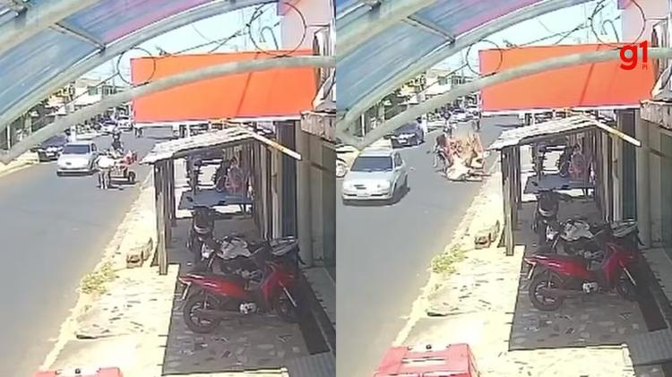 'Tem 35 anos que eu trabalho com ela': carroceiro se emociona após égua morrer em acidente no PI; vídeo