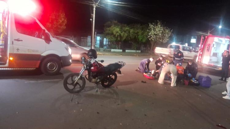 Em Panambi, motociclista fica ferido em colisão e condutor de caminhonete foge sem prestar socorro