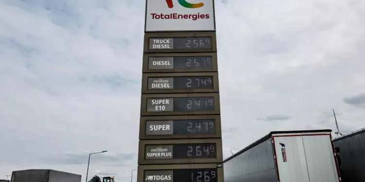 Diesel alle stelle ovunque: prezzo medio a 2,23 euro al litro nell’Ue. È un record in 19 Paesi, Italia compresa