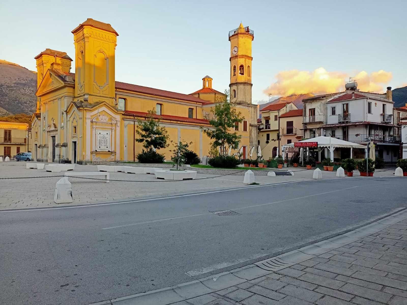 Sapri, caos parcheggi in Piazza Plebiscito: la ricetta di Emanuele Vita per rilanciare il commercio