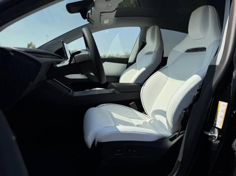 Tesla Model Y Performance: guarda le foto 10
