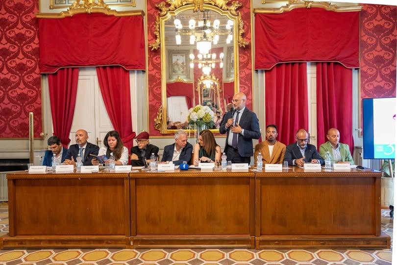 La 34ª edizione del Peperoncino Festival è stata ufficialmente presentata questa mattina nel prestigioso Salone degli Sp...