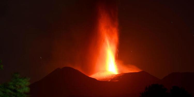 L'Etna torna a limitare i voli su Catania: 12 arrivi l'ora, dalle 22.30 solo cinque