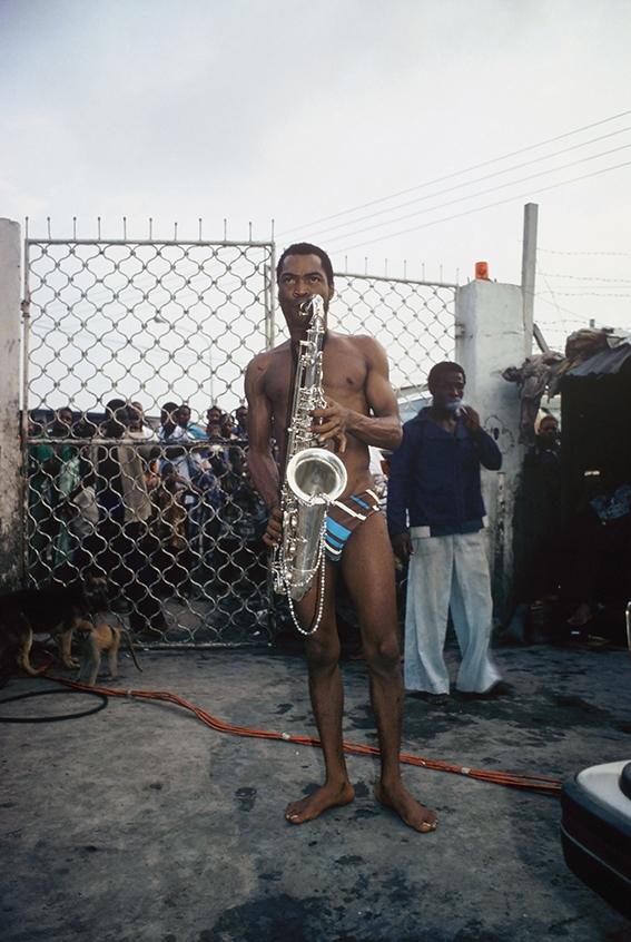 Le «&nbsp;Black President&nbsp;» Fela photographié parmi les siens à Lagos