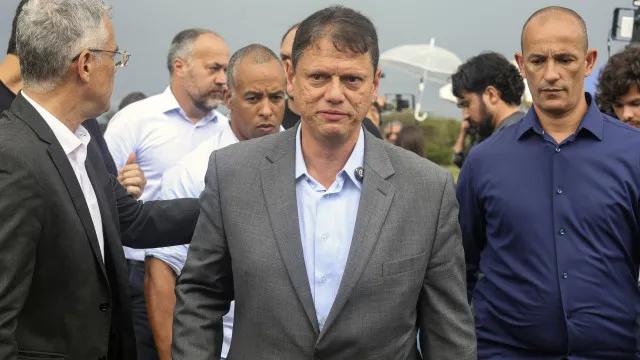 Explosão em SP: Tarcísio diz que moradores serão ressarcidos e que casas serão 'recuperadas'