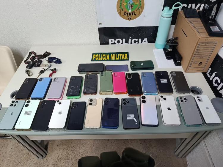 Polícia apreende 26 celulares com suspeitos de manipular preços em app de corrida no Cumbuco, em Caucaia